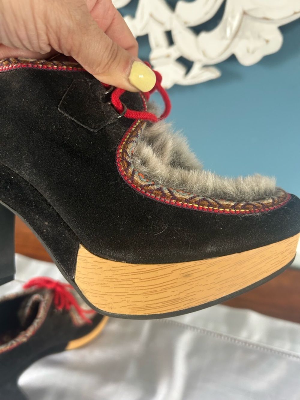 Rare Rocket Dog Black Suede Platform Heels with Red Laces and Faux Fur Trim 9 - Picture 6 of 7